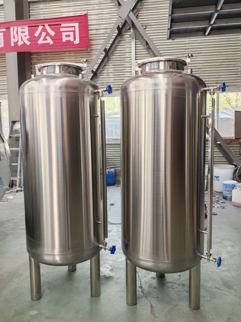 精品出厂 0.5吨不锈钢拉丝面无菌水箱三台助力食品机械配套